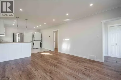 204 Glow Avenue Hamilton ON L8H 3W5