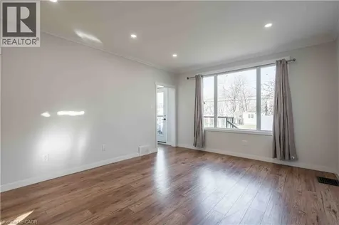 204 Glow Avenue Hamilton ON L8H 3W5