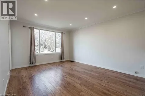 204 Glow Avenue Hamilton ON L8H 3W5