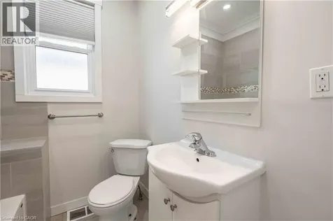204 Glow Avenue Hamilton ON L8H 3W5