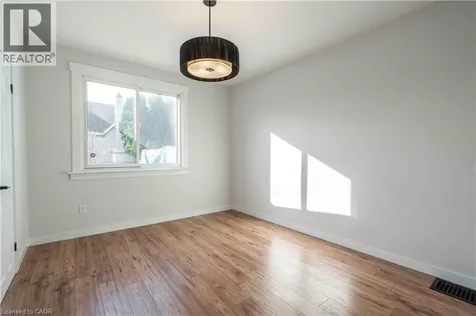 204 Glow Avenue Hamilton ON L8H 3W5