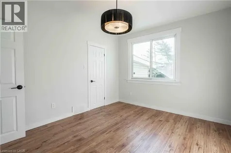 204 Glow Avenue Hamilton ON L8H 3W5