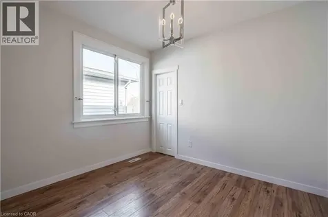 204 Glow Avenue Hamilton ON L8H 3W5