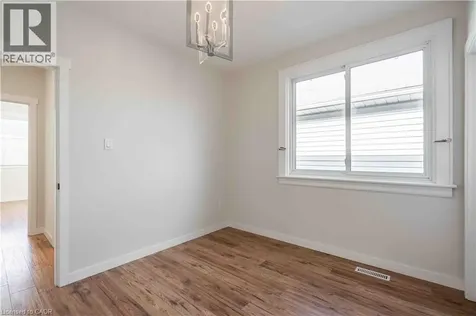 204 Glow Avenue Hamilton ON L8H 3W5