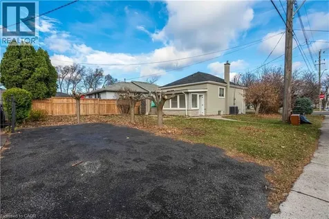 204 Glow Avenue Hamilton ON L8H 3W5
