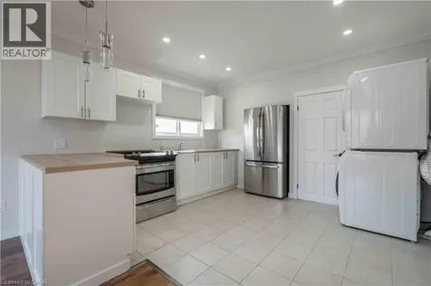 204 Glow Avenue Hamilton ON L8H 3W5