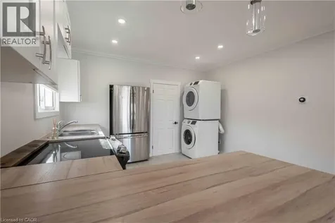 204 Glow Avenue Hamilton ON L8H 3W5