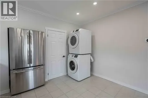 204 Glow Avenue Hamilton ON L8H 3W5