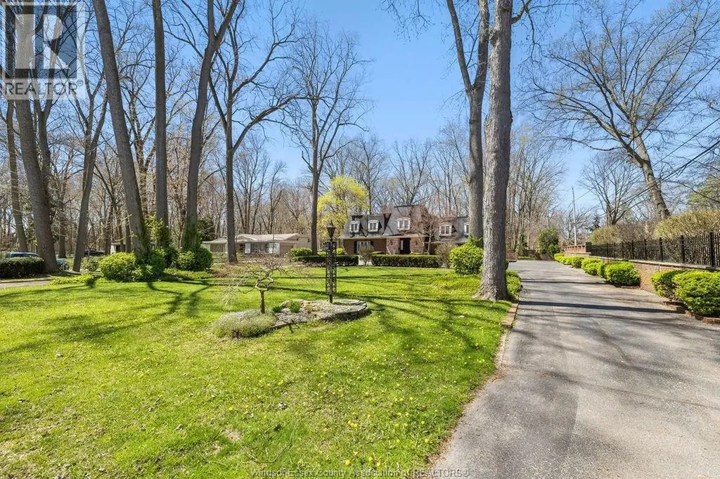 1255 Tanglewood Court Lasalle ON N9J 2K2