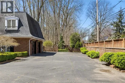1255 Tanglewood Court Lasalle ON N9J 2K2