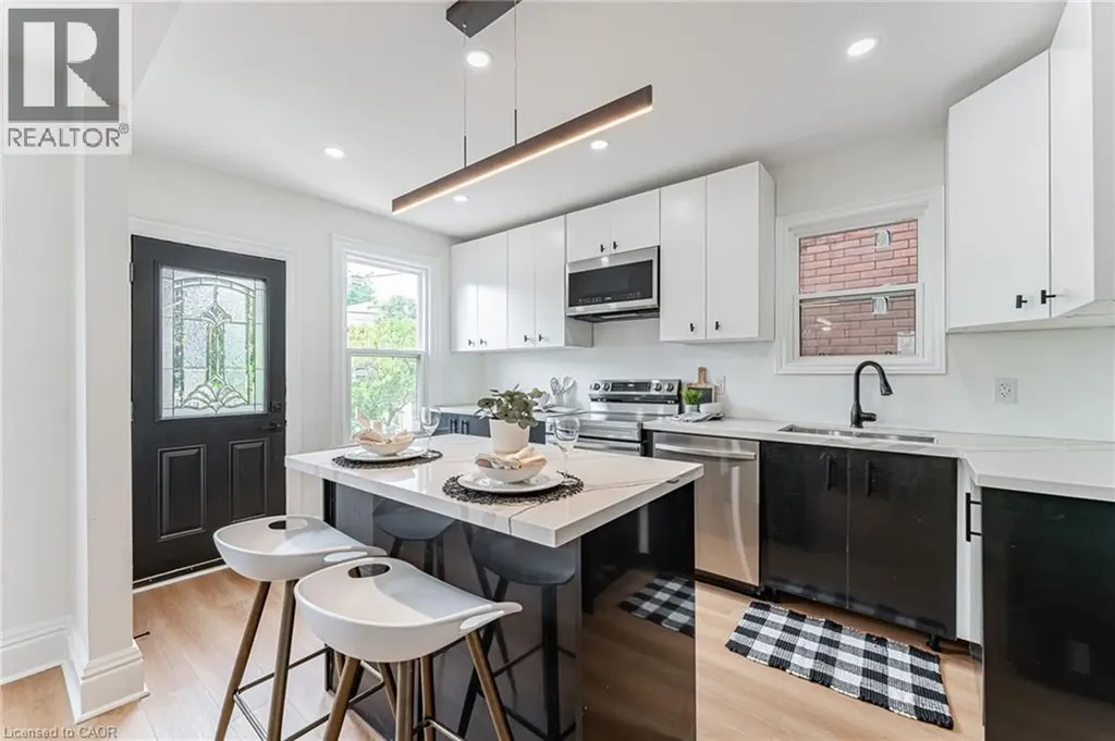 15 Barnesdale Avenue North Hamilton ON L8L 6R4