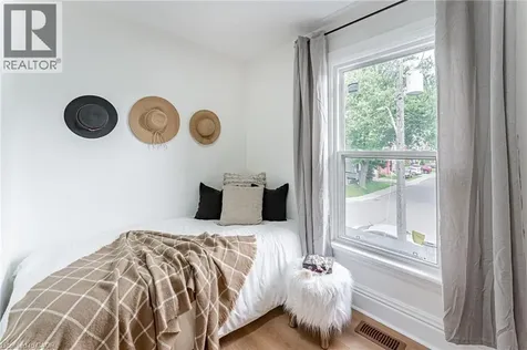 15 Barnesdale Avenue North Hamilton ON L8L 6R4