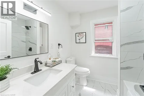 15 Barnesdale Avenue North Hamilton ON L8L 6R4