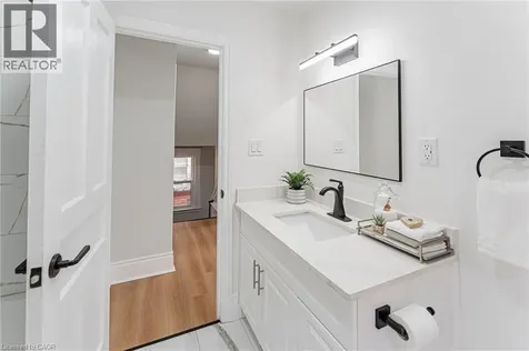 15 Barnesdale Avenue North Hamilton ON L8L 6R4