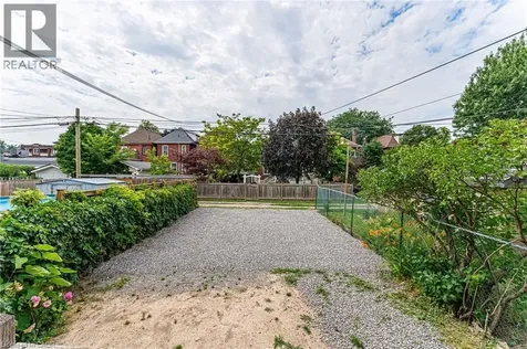15 Barnesdale Avenue North Hamilton ON L8L 6R4