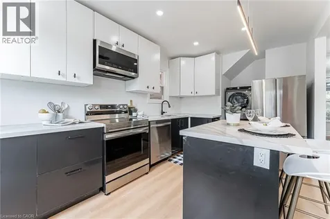 15 Barnesdale Avenue North Hamilton ON L8L 6R4