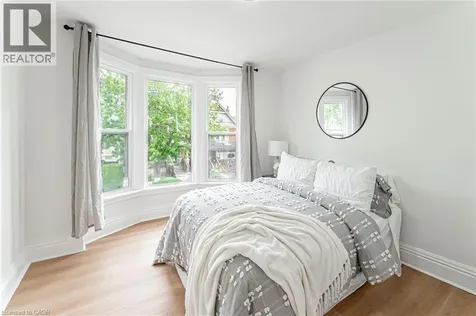 15 Barnesdale Avenue North Hamilton ON L8L 6R4