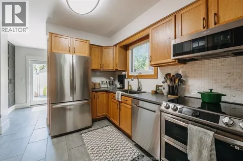1249 Moy Avenue Windsor ON N8X 4S4