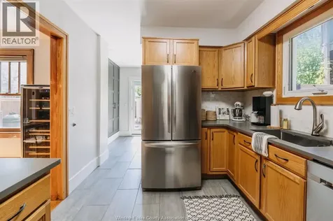 1249 Moy Avenue Windsor ON N8X 4S4
