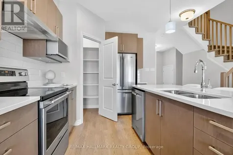 737 Maverick Crescent Ottawa ON K2S 2X1