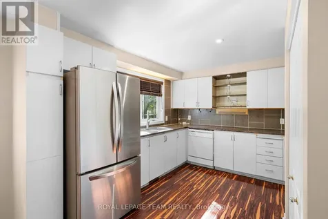 8 Mannington Court Ottawa ON K2J 4A1