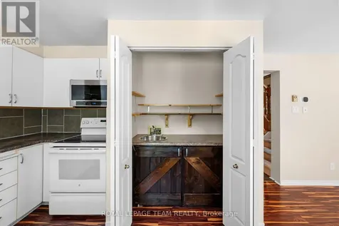 8 Mannington Court Ottawa ON K2J 4A1
