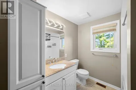 8 Mannington Court Ottawa ON K2J 4A1