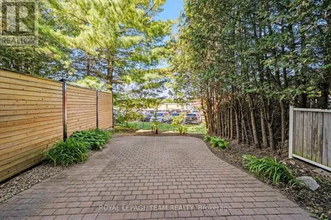 8 Mannington Court Ottawa ON K2J 4A1