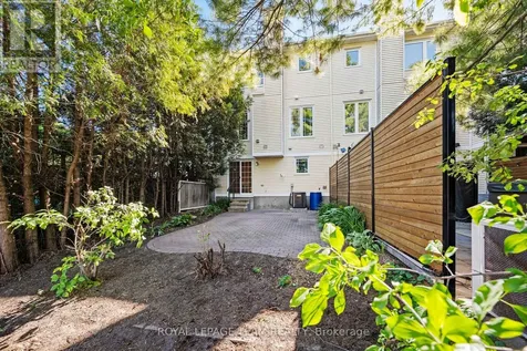 8 Mannington Court Ottawa ON K2J 4A1