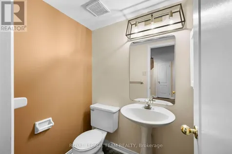8 Mannington Court Ottawa ON K2J 4A1