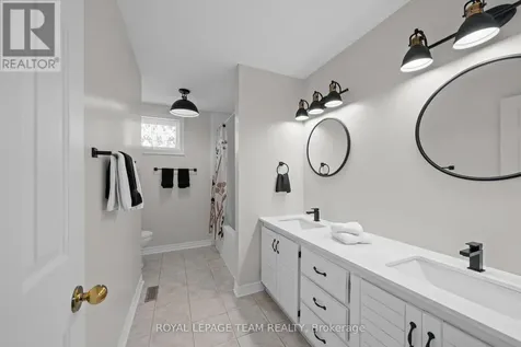 7009 Quinnfield Way Ottawa ON K4P 1B7