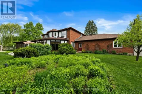 7009 Quinnfield Way Ottawa ON K4P 1B7