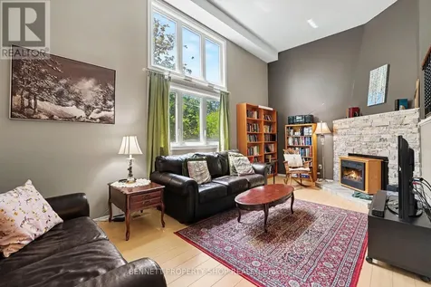 3205 Uplands Drive Ottawa ON K1V 9T4