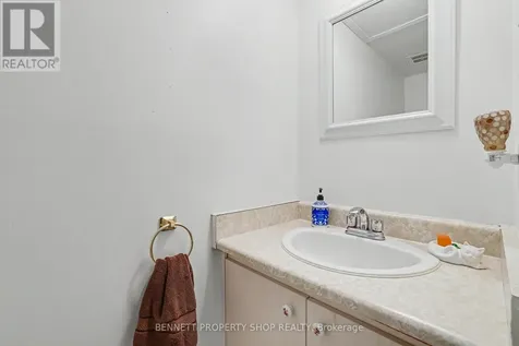 3205 Uplands Drive Ottawa ON K1V 9T4