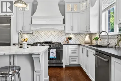 2470 Applewood Drive Oakville ON L6L 1V9