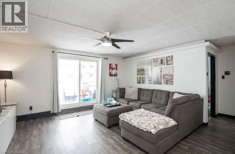 71 Vanier Drive Kitchener ON N2C 1J4