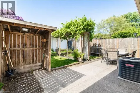 103 Mcanulty Boulevard Hamilton ON L8H 3H3