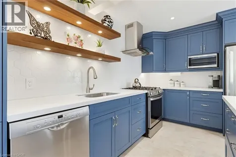 2485 Newcastle Crescent Oakville ON L6M 4P3
