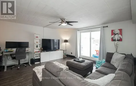 71 Vanier Drive Kitchener ON N2C 1J4