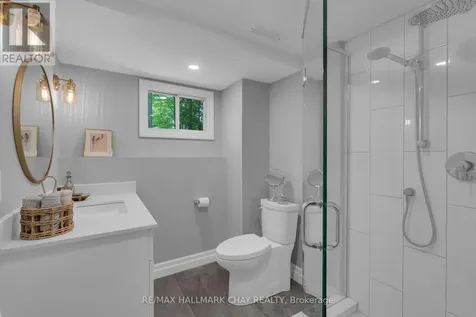 3724 Whitecap Drive Innisfil ON L9S 2L4