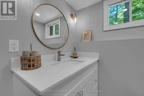 3724 Whitecap Drive Innisfil ON L9S 2L4