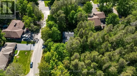 3724 Whitecap Drive Innisfil ON L9S 2L4