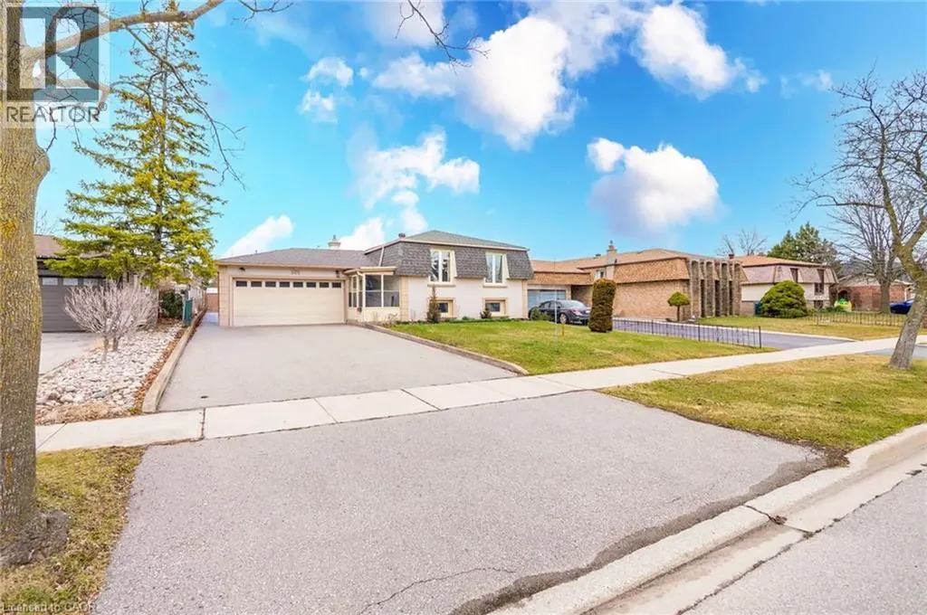 305 Pinegrove Road Oakville ON L6K 3P8