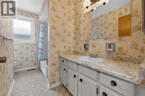 305 Pinegrove Road Oakville ON L6K 3P8