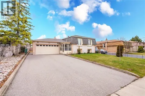 305 Pinegrove Road Oakville ON L6K 3P8