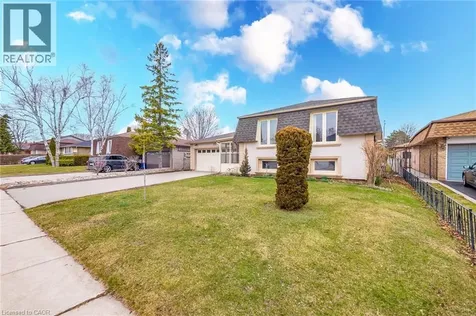 305 Pinegrove Road Oakville ON L6K 3P8