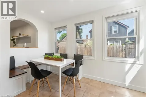 160 Britannia Avenue Hamilton ON L8H 1X1