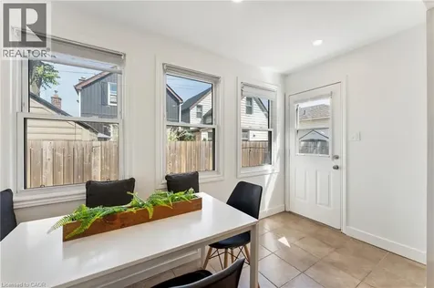 160 Britannia Avenue Hamilton ON L8H 1X1