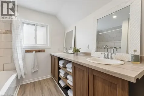 160 Britannia Avenue Hamilton ON L8H 1X1