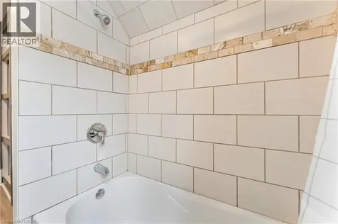160 Britannia Avenue Hamilton ON L8H 1X1